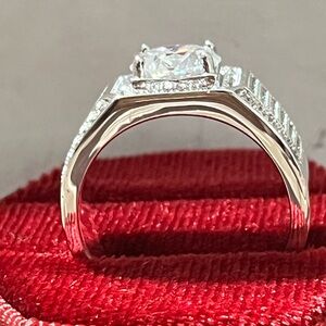 Elegant Silver 2.0ct Women's Ring